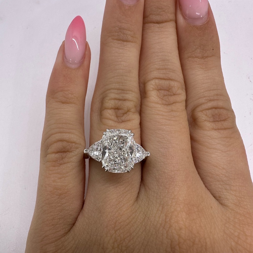 4.50 carat e vs1 elongated cushion diamond engagement ring trillion side diamond